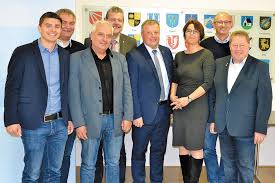 Nun stellt sich auch regional die frage nach der rolle der politik und behörden. Rundschau Oberlander Wochenzeitung Rundschau At