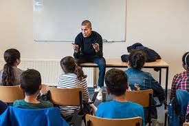 Bilal el mehdi wahib (amsterdam, 20 januari 1999) is een nederlands acteur, zanger en rapper. Mocro Maffia Acteur Bilal Wahib Verrast Leerlingen Brede School Gouda Met Eenmalige Bijles Gouda Ad Nl