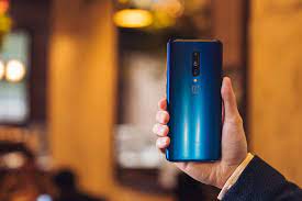 The oneplus 7 pro has a 4,000mah battery , and it really needs it. Review Oneplus 7 Pro Pret In Romania Specificatii Tehnice Detalii Oficiale Si Disponibilitate Blog Catmobile Ro