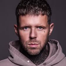 35 Million Streams and counting! Runnin with Kelli-Leigh 🔥 Big shout to  all the crew Phil, Reju, Ben, Laurence, Ishsha, Mark, Tom, Rob shout out to  everyone who supported! Means the world! 🖤