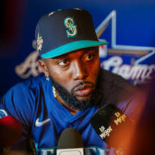 📖 2. The White Album (1979) This is Didion at her sharpest, dissecting the  disillusionment of the late '60s and '70s. Her piece