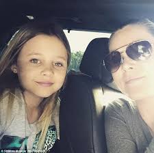 Alabama barker's mother's name is unknown at this time and her father's name is under review. Shanna Moakler Shares Cheery Snap Alongside Their Daughter Alabama Daily Mail Online