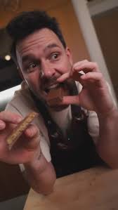 Pisztáciakrémmel töltött Dubai csokis muffin, ha elkápápráztatnád a párod  Valentin-nap 🧁❤️, Hozzávalók:, -20 dkg liszt 🌾, -3 tk sütőpor, -2,5 dl  tej 🥛, -1 db tojás 🥚, -10 dkg cukor , -0,6 dl olaj , ...