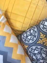 Capa De Almofada Amarela E Cinza Mix De Capas De Almofada Nos Tons De Cinza E Amarelo Vao Deixar Sua Decoracao Cheia De Estilo Cinza E Amarelo Capas De Almofadas Amarelo