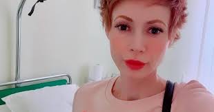 Ее фигуру часто обсуждают подписчики в социальных сетях и советуют девушке. Televedushaya Elena Kristina Lebed Pokazala Kak Rabotaet Posle Operacii Glamurchik Tochka Net