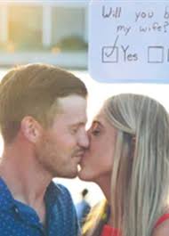 Każdego dnia kręcił filmik, a później zmontował niesamowite wideo z okazji  oświadczyn