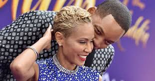 تزوج الثنائي في 31 ديسمبر 1997، وكانت جادا حامل، إلا أن زواجهما لم يكن خيالياً. Ø¨Ø§Ù„ØµÙˆØ± ÙˆÙŠÙ„ Ø³Ù…ÙŠØ« ÙŠØ¯Ù„Ù„ Ø²ÙˆØ¬ØªÙ‡ Ø¹Ù„Ù‰ Ø§Ù„Ø³Ø¬Ø§Ø¯Ø© Ø§Ù„Ø­Ù…Ø±Ø§Ø¡ Beirutcom Net