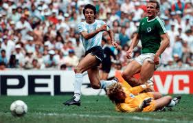 Se trataba de buzo le coq sportif gris con estampado gris claro similar al de fernando alvez, ya publicado aquí, el escudo de afa en el pecho y el número 18 en la espalda. Mexico 1986 El Minuto A Minuto De La Historica Final Entre Argentina Y Alemania Federal Tyc Sports