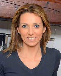 Valentina vezzali è una schermitrice pluricampionessa olimpica e mondiale. Biografia Di Valentina Vezzali