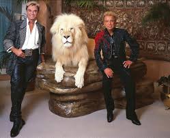 Anyway, if you don't already know, one of the tigers attacked roy a long time ago and ripped his jugular open. Siegfried I Roy Wikipedia Wolna Encyklopedia