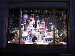 Https S Media Cache Ak0 Pinimg Com Originals 2c C3 Ac 2cc3ac8ba05c455b14839b4e0f96941e Jpg Christmas Window Display Christmas Display Christmas Toy Store