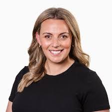 Caroline Morrow's Instagram, Twitter & Facebook