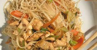 Il tocco orientale è dato dalla soia che dà un sapore delizioso a questo piatto. Spaghetti Di Riso Con Verdure Una Ricetta Che Viene Da Lontano
