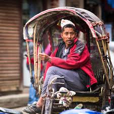 Menschen und landschaften am great himalaya trail. Nepalirikscha In Der Historischen Mitte Der Stadt Grosste Stadt Von Nepal Seine Historische Mitte Eine Bevolkerung Von Uber1 Mil Redaktionelles Stockfotografie Bild Von Indien Verstopft 39681377