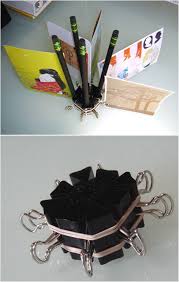 Cut on of the edges so that the card sits flush with a flat surface. 20 Creative Ways To Use Binder Clips I Creative Ideas
