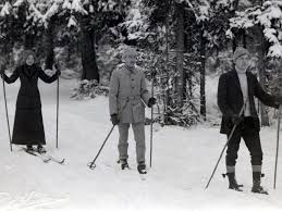 Cos is a fashion brand for women and men who want modern, functional, considered design. Ski Fashion A History In 25 Vintage Photos Festicket Magazine