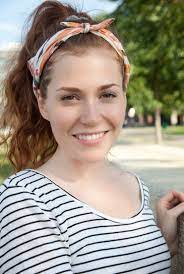 Pour créer de jolis looks avec un bandana sur les cheveux, noué autour de votre tête, suivez ce tuto coiffure expliqué pas à pas ! Residue Saturday Front Comment Nouer Un Bandeau Sur La Tete Laurafriendrealtor Com