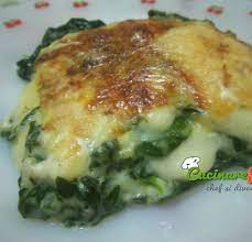 Nel mentre cuocete 500 gr di spinaci in acqua salata, poi scolateli ed uniteli alla besciamella preparata. Lasagne Con Spinaci Cucinare Facile
