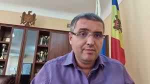 Nu limba pe care o vorbim trebuie să ne preocupe acum, ci faptul că ne  pleacă de acasă copiii și părinții, pentru a supraviețui. Asta ar trebui să  ne doară și să ne unească!