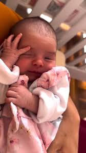 La noche llega y el sueño viene con ella, casi dormida...