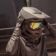 Video aksi motor cross anak meniru orang dewasa. Levi Kitchen 147 In The All New V1 Matte Helmet In Stone Color Paired With The 180 Prizm Gearset And Airsp Dirt Bike Helmets Bike Photography Bike Photoshoot