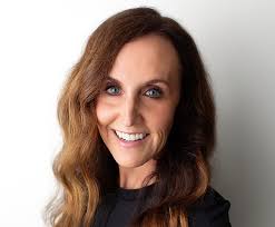 Lori Hare's Instagram, Twitter & Facebook