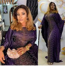 Longue robe et dentelle elegante en pagne wax tissu africain1 duration. Model Bazin 2019 Femme Model Bazin 2019 Femme Bazin Riche Model Bazin Femme 2019 Les Meilleurs Model Beautiful Styles You Should Rock Deze Applicatie Toont De Stijl Van De Angel Movie