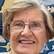 Elaine Lamm's Instagram, Twitter & Facebook