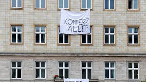 Gemütliche holzhäuser und wohnungen in den modernen die immobilienpreise in dänemark sind verglichen mit deutschland relativ günstig. Privatisierung Von Mietwohnungen Danische Investorengruppe Kauft Strasse In Neukolln Rt De