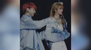 The quiet, shy idol seems to be quite a womanizer! Lizkook Lisa Jungkook Perfect Photos Edition Youtube