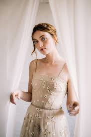 Se acerca el tiempo de celebraciones varias; Look Invitada Perfecta Tendencias De Bodas Magazine Blog