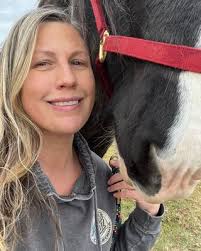 Chelsea Howlett's Instagram, Twitter & Facebook