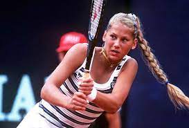The tennis professional and her longtime partner enrique iglesias have been together with her for over a decade and a half. Wie Die Zeit Vergeht Anna Kournikova