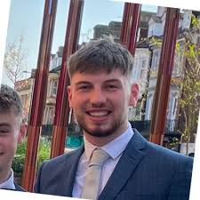 After 4 years of hard work I am extremely thrilled to announce I'll be  graduating from Bournemouth University with a 2.1 in Business Studies with  Marketing! I am extremely grateful for the