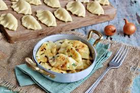 Le gastronomie nazionali rappresentano non solo un'occasione ghiotta per il palato, ma anche un veicolo di conoscenza. Pierogi Ricetta Tipica Polacca 2 Amiche In Cucina
