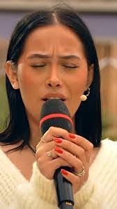 Jessica Holzhauer's Instagram, Twitter & Facebook