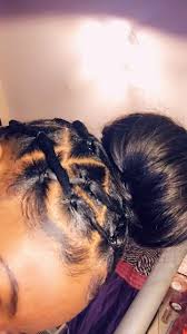 The rubber band hairstyle looks as good when paired with a curly natural ponytail as it does with a sleek, straight one. Rubber Band Ponytail Hairstyle Follow Diamond Sparkle For More Poppin Hair Pins Weave Hairstyle Hair Styles Natural Hair Styles Rubber Band Hairstyles