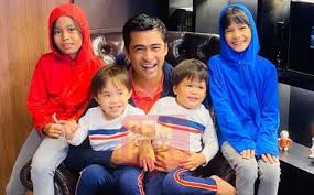 He was the third child these show that dr sheikh not only important person in malaysia but he also really important to his family. Habiskan Masa Dengan Family Best Kot Ini Dia Stayhome Cara Dr Sheikh Muszaphar Gempak