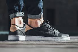 Pin En Street Sneakers