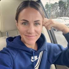 Ellen Worth's Instagram, Twitter & Facebook