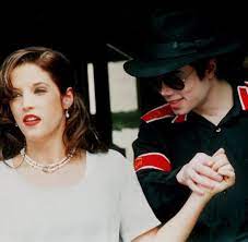 All art prints include a 1 white border. Lisa Marie Presley Michael Jackson Furchtete Zu Enden Wie Elvis Welt
