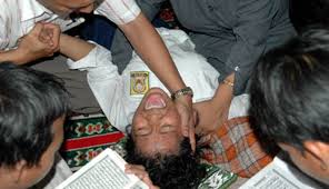 Amalan ini juga bisa diterapkan pada orang yang yang kerasukan makhluk. Smartphone Sampai Garam Suci 4 Benda Ini Dipakai Atasi Kesurupan Dari Berbagai Negara Boombastis