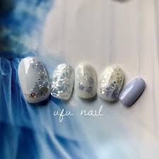サムシングブルーネイル サムシングブルーとは サムシングフォーと呼ばれるヨーロッパ伝統のおまじないのひとつで 花嫁さんがブルーのものを取り入れると幸せになれる という言い伝えがあります ネイル ブルーネイル ネイルデザイン