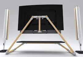 Der tisch wird aus 36 mm dicken massivholzplatten, in unserem fall europäischem nussbaum, gebaut. Minimalistischen Designer Tv Tisch Selber Bauen So Geht S