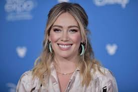 So is hilary duff teasing anything with this style transformation? Hilary Duff Lizzie Mcguire Blonde Hair Has Me Ready For The Reboot Stylecaster