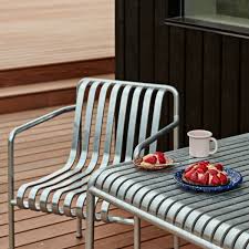 Palissade serien fra danske hay er designet til en bred vifte af områder: Palissade Dining Armchair Von Hay Connox