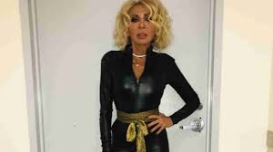 En las últimas horas el nombre de silverio rocchi ha desatado una revolución en las redes sociales debido a que él integra una de las cinco parejas que lograron llegar hasta la final de las estrellas bailan en hoy. Laura Bozzo No Recibe Nngun Pago Por Las Estrellas Bailan En Hoy Labotana Com