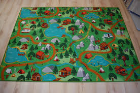 Mit seinen warmen naturtönen und floralen mustern entführt uns dieser wunderschöne kelim gedanklich raus in die welt des dschungels. Kinder Teppich Spielteppich Jungle Velours Grun 200x280 Cm Dschungel