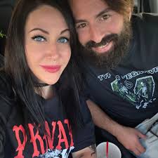 You guys are adorable together!❤️