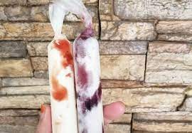 Hiaskan dengan chocolate syrup dan chocolate rice. Resepi Aiskrim Malaysia Strawberry